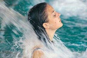 Procédures d'eau pour l'ostéochondrose cervicale