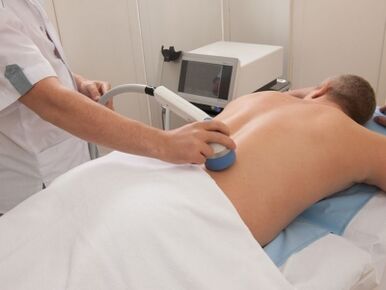 Effectuer une thérapie physique pour l'ostéochondrose thoracique soulagera la douleur et l'inflammation.