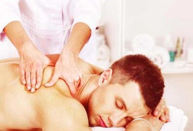 Le massage est une méthode efficace pour traiter l'ostéochondrose thoracique.